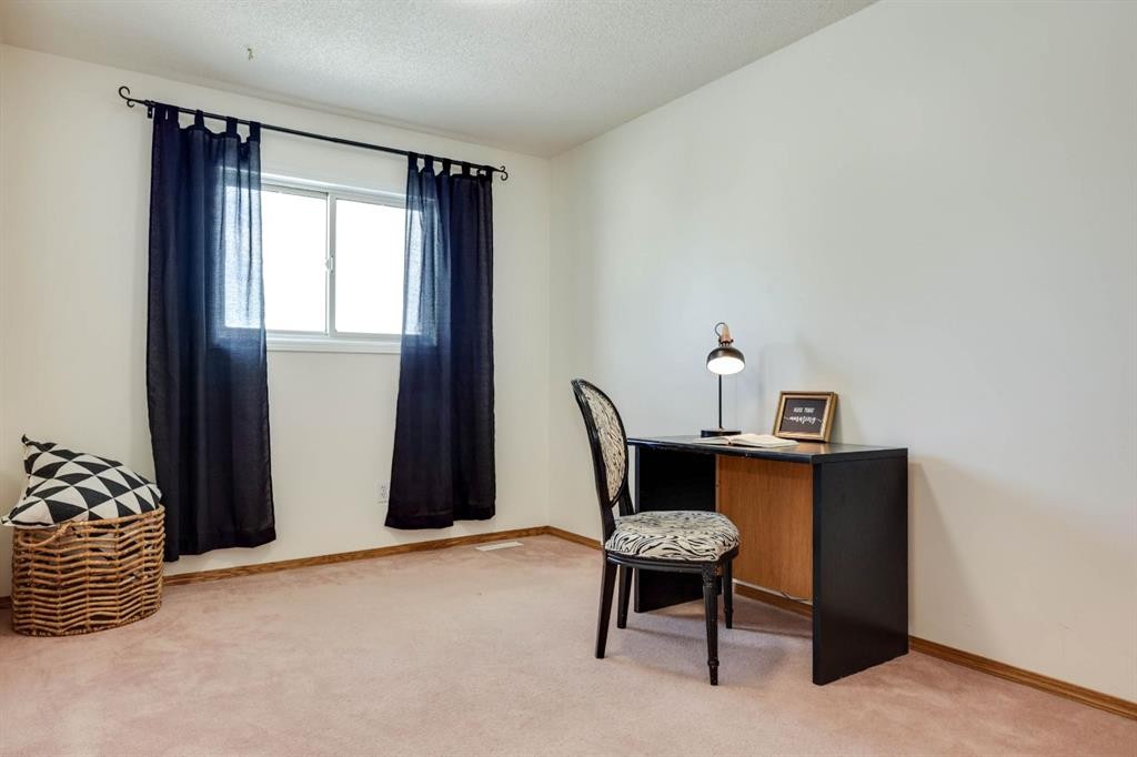 23 Sandalwood Close Nw, Calgary, AB