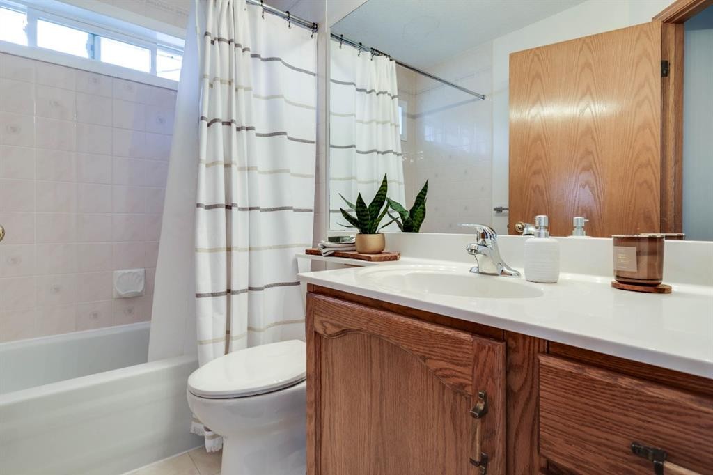 23 Sandalwood Close Nw, Calgary, AB