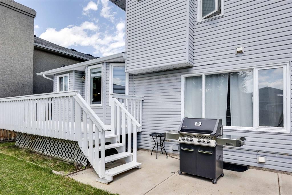 23 Sandalwood Close Nw, Calgary, AB