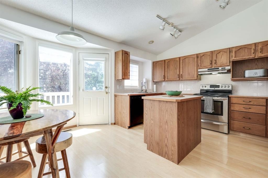 23 Sandalwood Close Nw, Calgary, AB