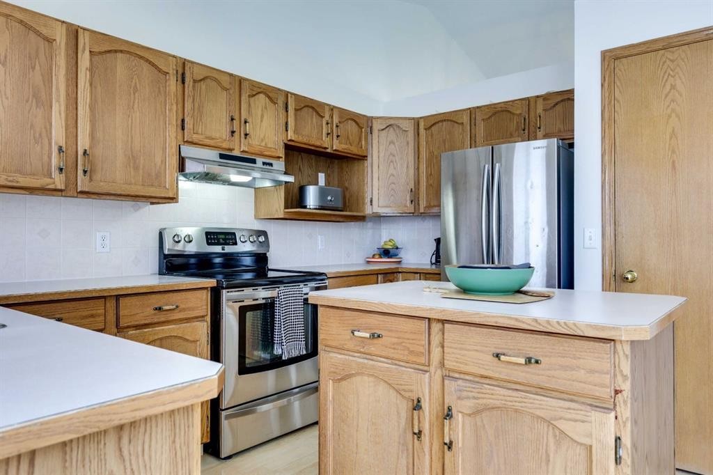 23 Sandalwood Close Nw, Calgary, AB