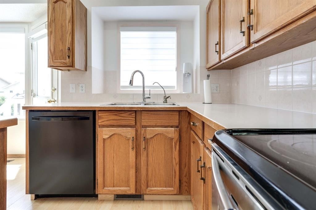 23 Sandalwood Close Nw, Calgary, AB
