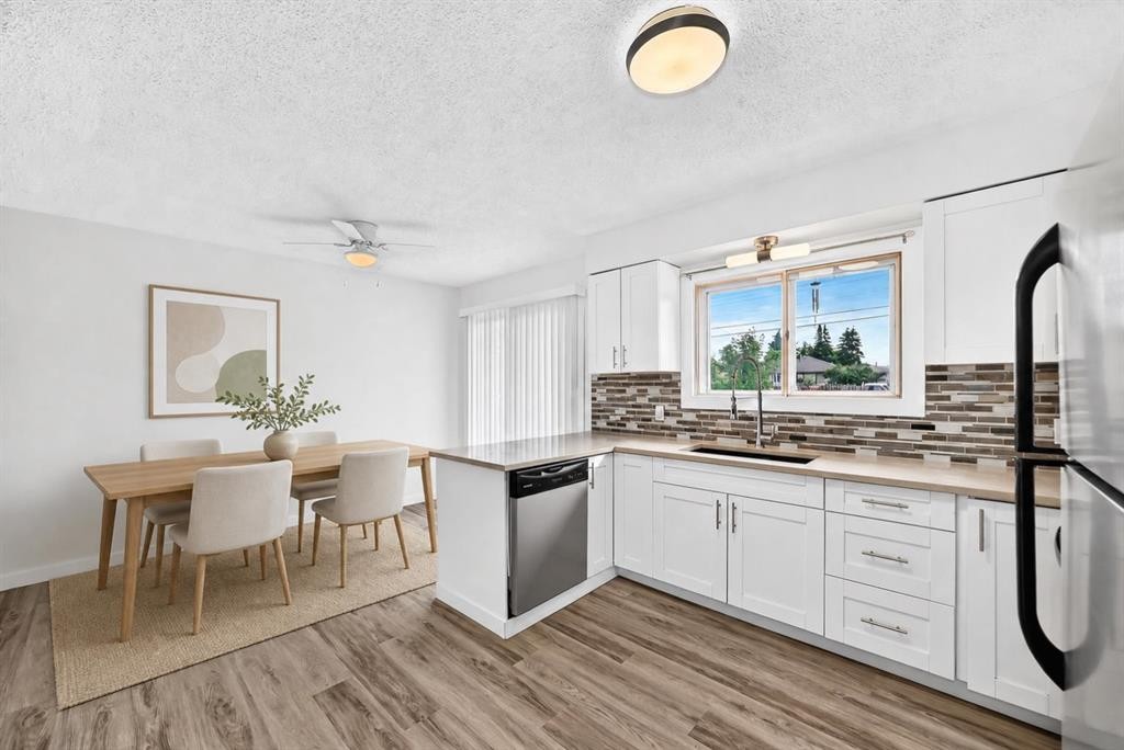 2016 46 Street Se, Calgary, AB - Indoor Photo Showing Kitchen With Upgraded Kitchen