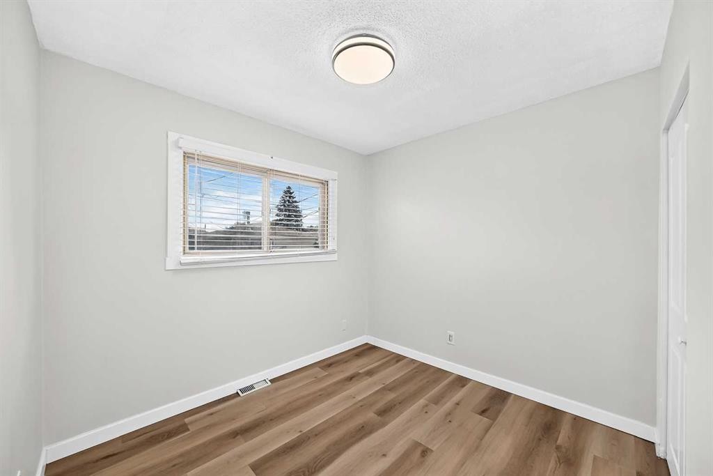 2016 46 Street Se, Calgary, AB - Indoor Photo Showing Other Room