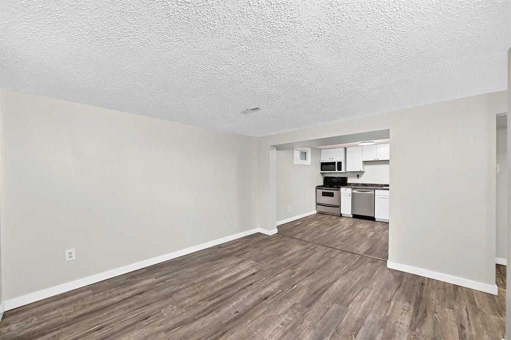 2016 46 Street Se, Calgary, AB - Indoor