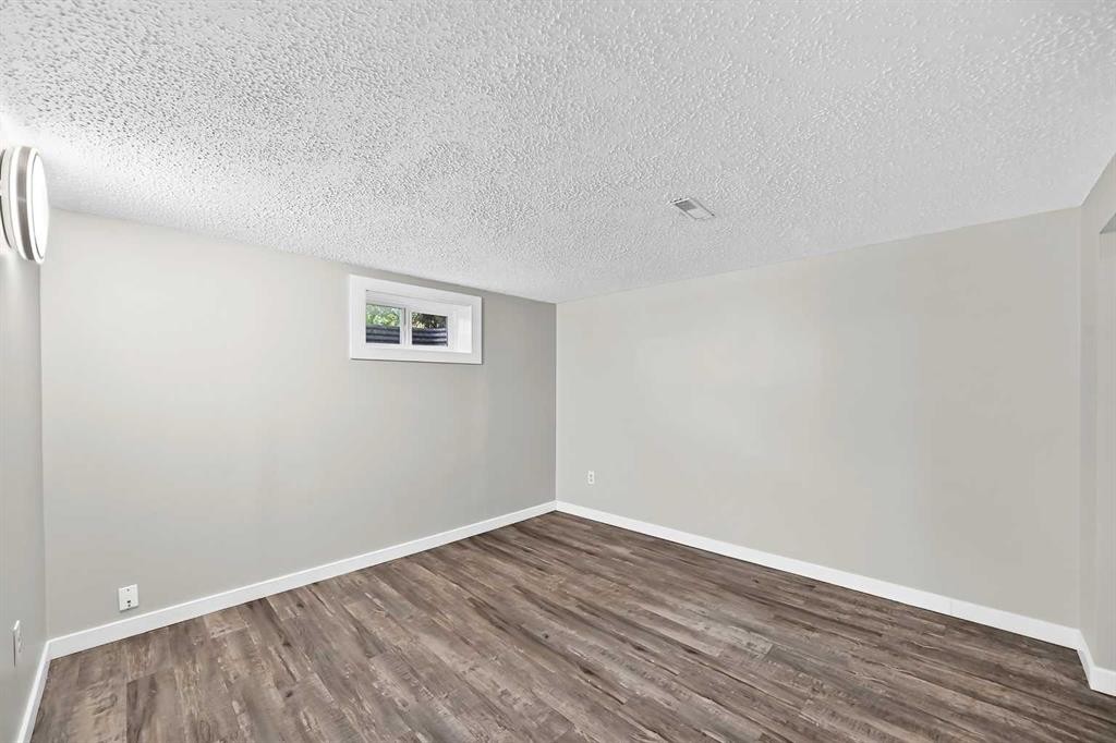 2016 46 Street Se, Calgary, AB - Indoor Photo Showing Other Room