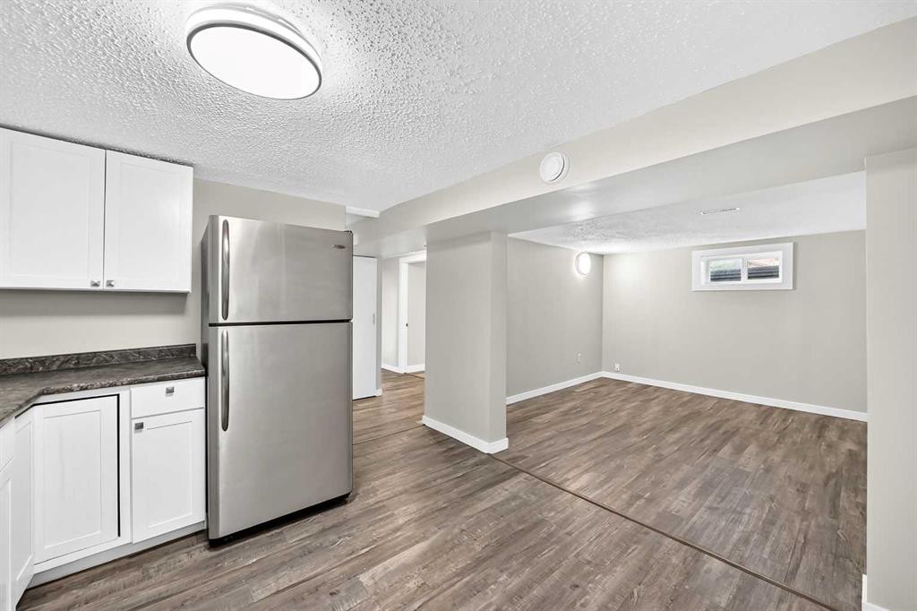 2016 46 Street Se, Calgary, AB - Indoor