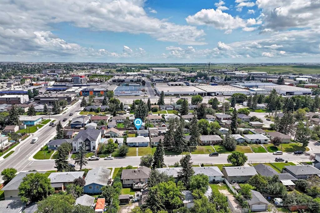 2016 46 Street Se, Calgary, AB - Outdoor With View