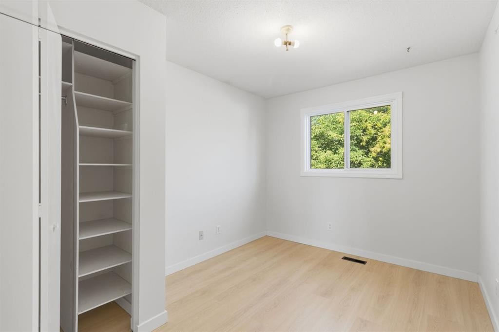 680 Deer Park Way Se, Calgary, AB