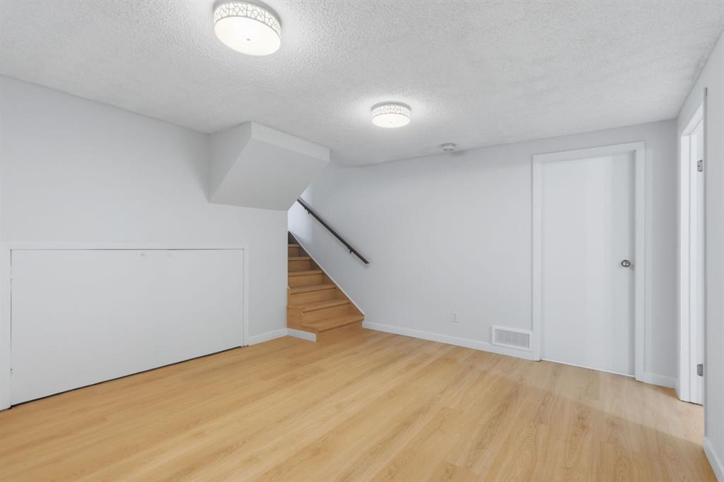 680 Deer Park Way Se, Calgary, AB