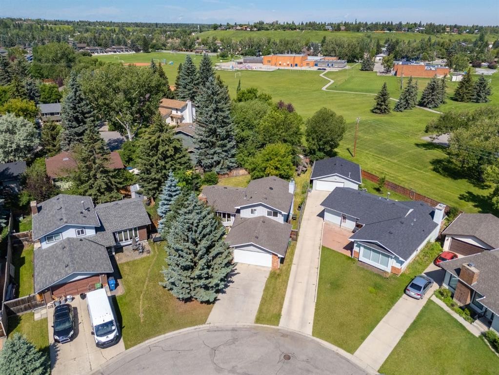 680 Deer Park Way Se, Calgary, AB