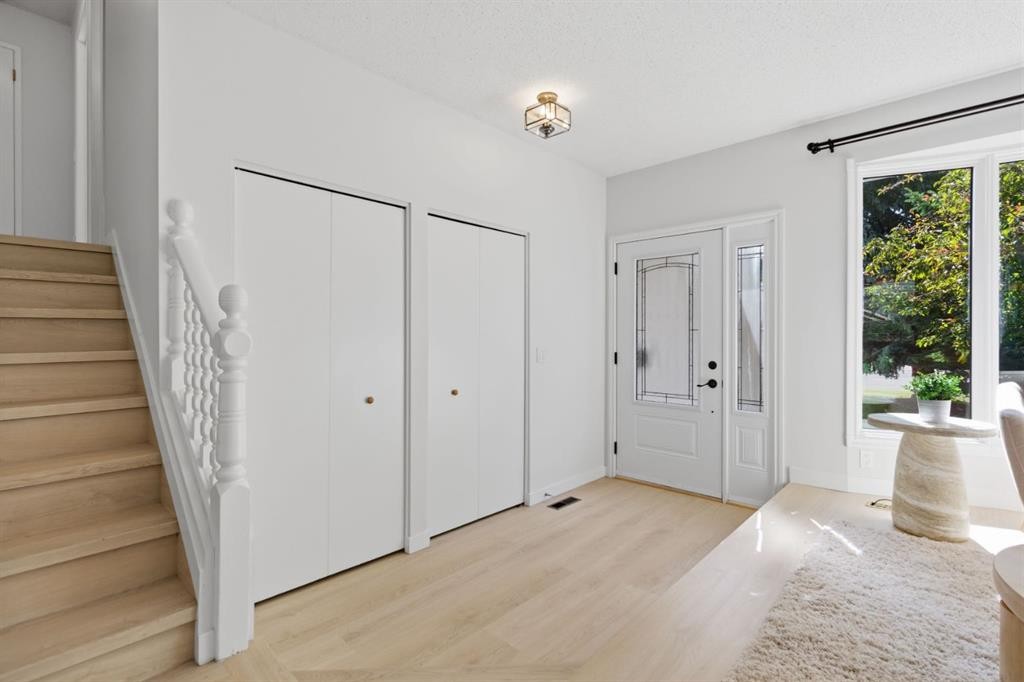 680 Deer Park Way Se, Calgary, AB