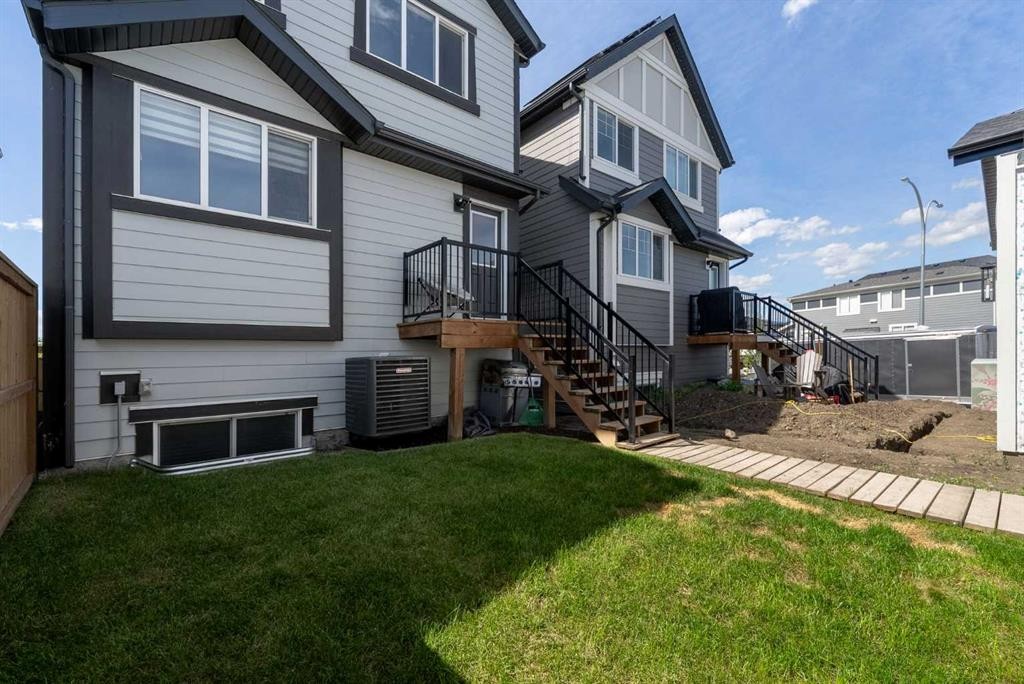 31 Magnolia Grove Se, Calgary, AB - Outdoor With Exterior