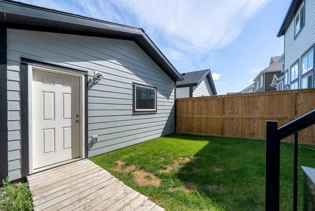 31 Magnolia Grove Se, Calgary, AB - Outdoor With Exterior