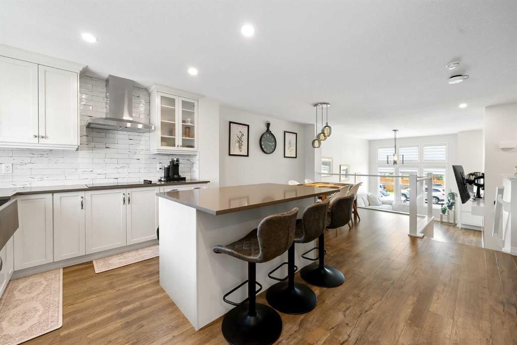 31 Magnolia Grove Se, Calgary, AB - Indoor Photo Showing Kitchen With Upgraded Kitchen