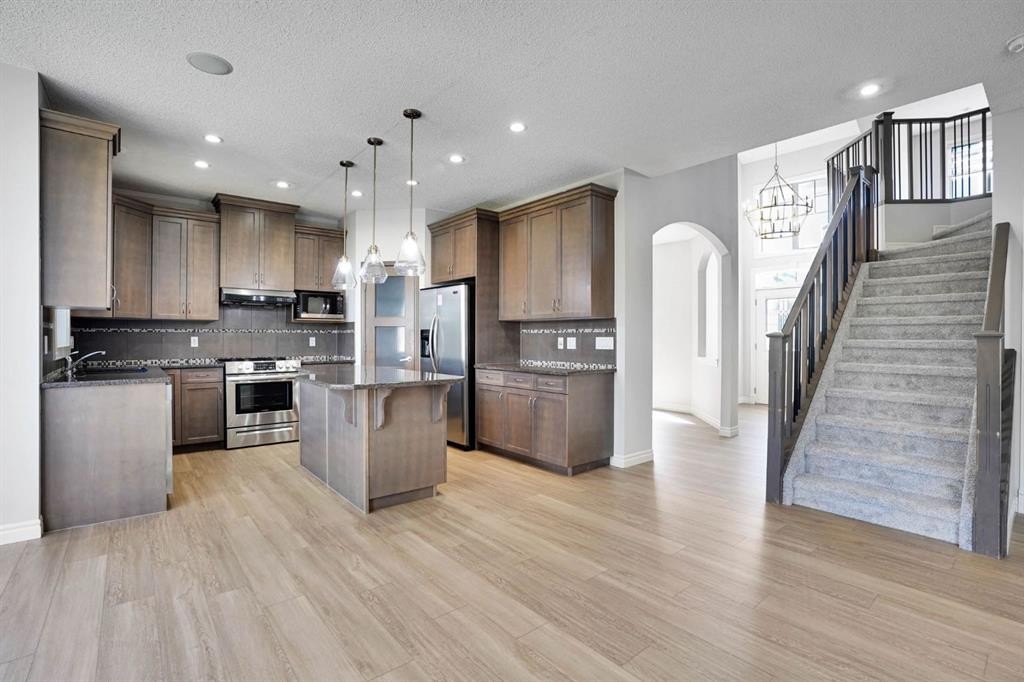 117 Hawkmere Place, Chestermere, AB - Indoor Photo Showing Kitchen With Upgraded Kitchen