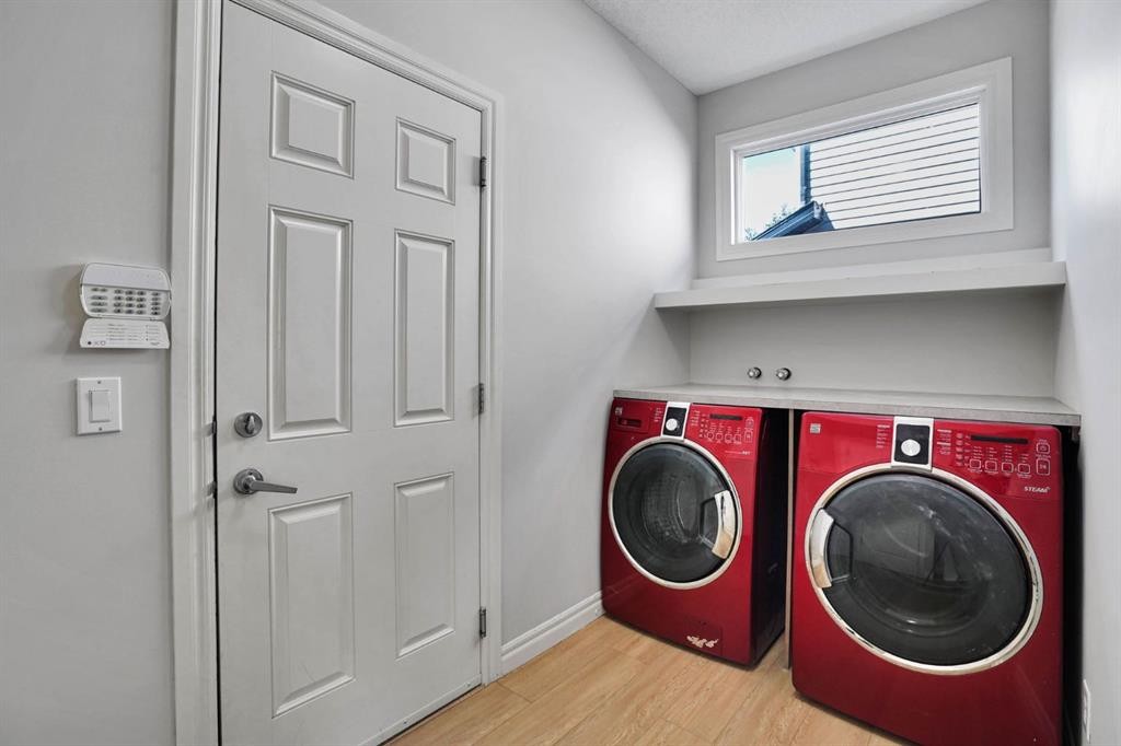 117 Hawkmere Place, Chestermere, AB - Indoor Photo Showing Laundry Room