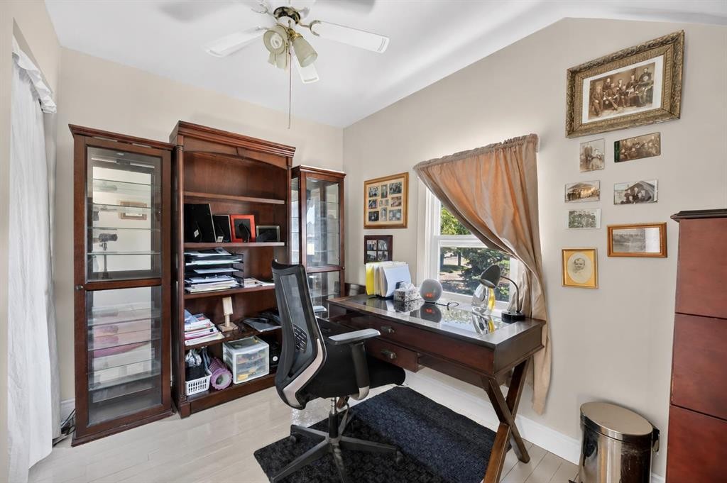 2109 21 Avenue, Bowden, AB - Indoor Photo Showing Office