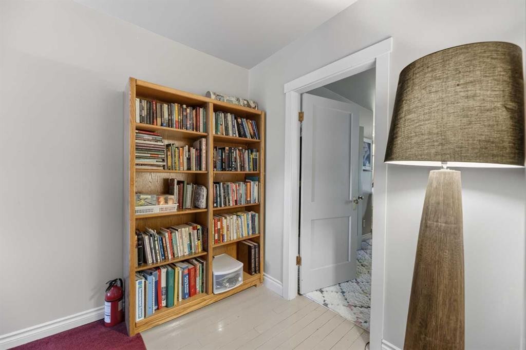 2109 21 Avenue, Bowden, AB - Indoor