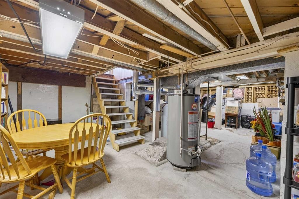 2109 21 Avenue, Bowden, AB - Indoor Photo Showing Basement