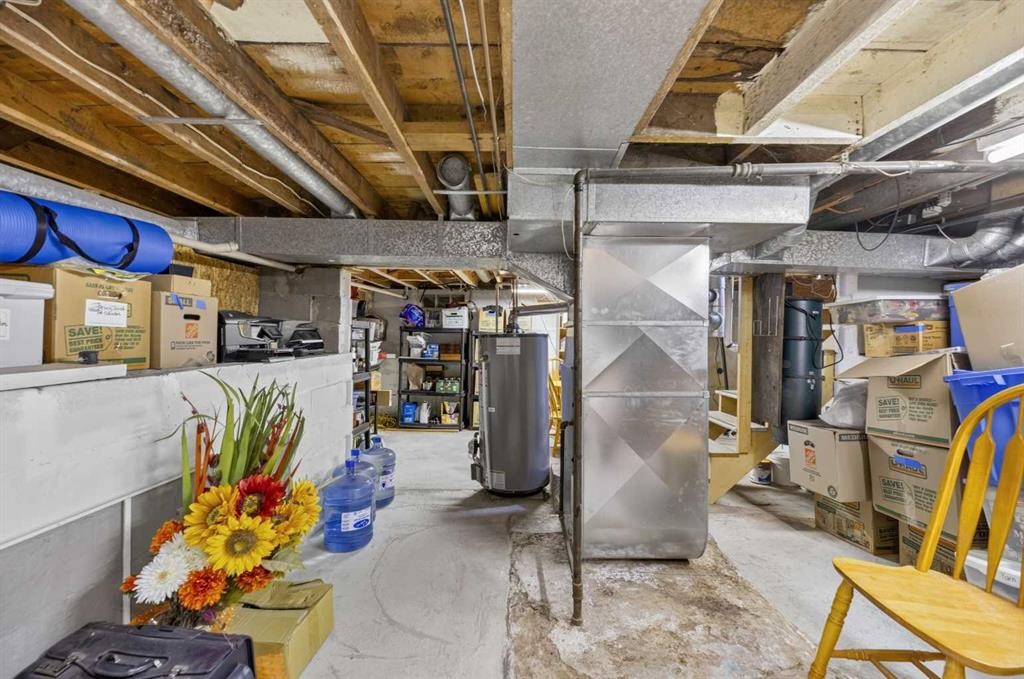 2109 21 Avenue, Bowden, AB - Indoor Photo Showing Basement