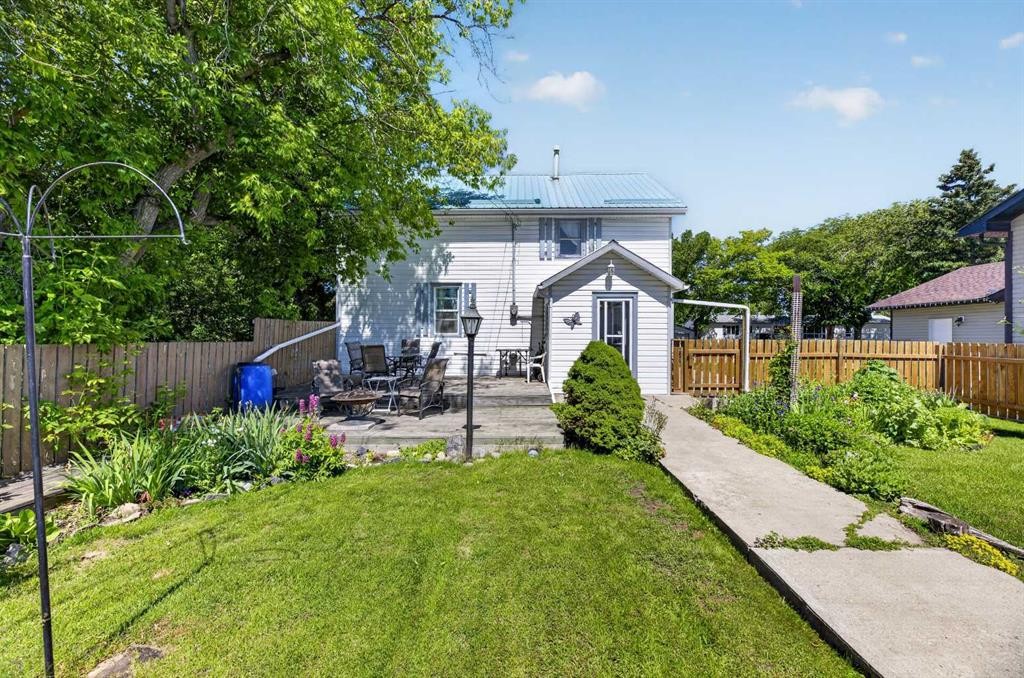 2109 21 Avenue, Bowden, AB - Outdoor