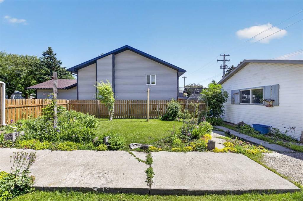2109 21 Avenue, Bowden, AB - Outdoor