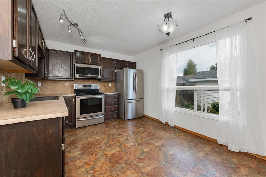 78 Queen Anne Close Se, Calgary, AB - Indoor Photo Showing Kitchen With Stainless Steel Kitchen