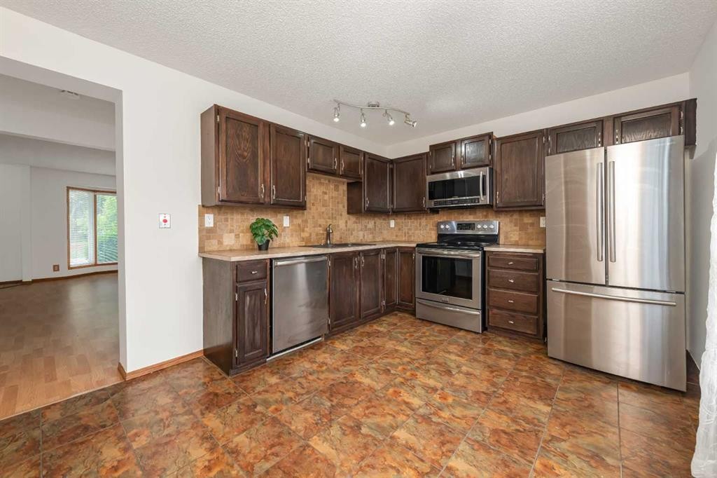 78 Queen Anne Close Se, Calgary, AB - Indoor Photo Showing Kitchen With Stainless Steel Kitchen