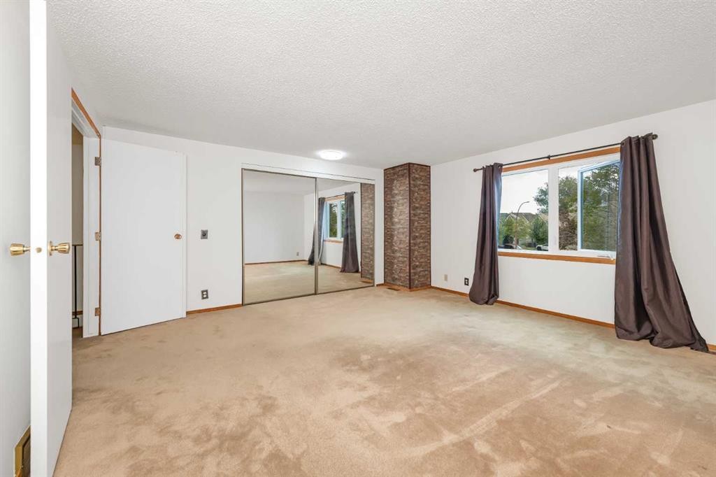 78 Queen Anne Close Se, Calgary, AB - Indoor Photo Showing Other Room