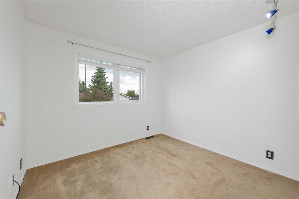 78 Queen Anne Close Se, Calgary, AB - Indoor Photo Showing Other Room