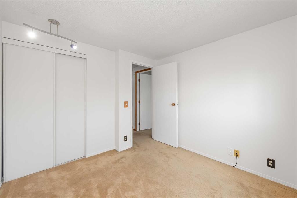 78 Queen Anne Close Se, Calgary, AB - Indoor Photo Showing Other Room