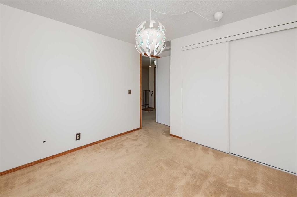78 Queen Anne Close Se, Calgary, AB - Indoor Photo Showing Other Room