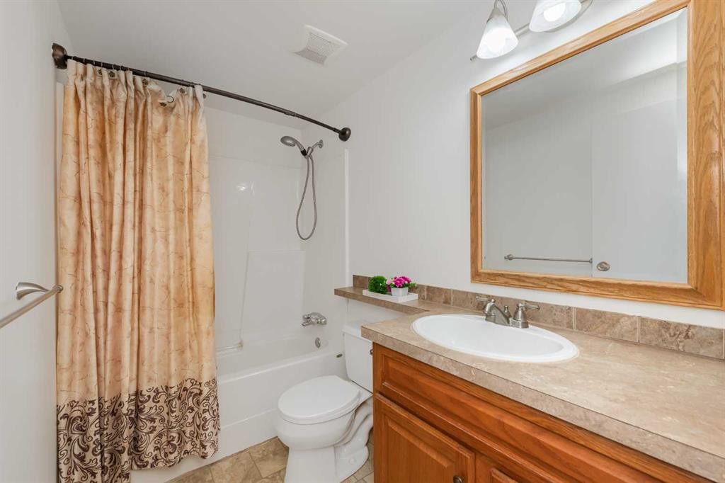 78 Queen Anne Close Se, Calgary, AB - Indoor Photo Showing Bathroom