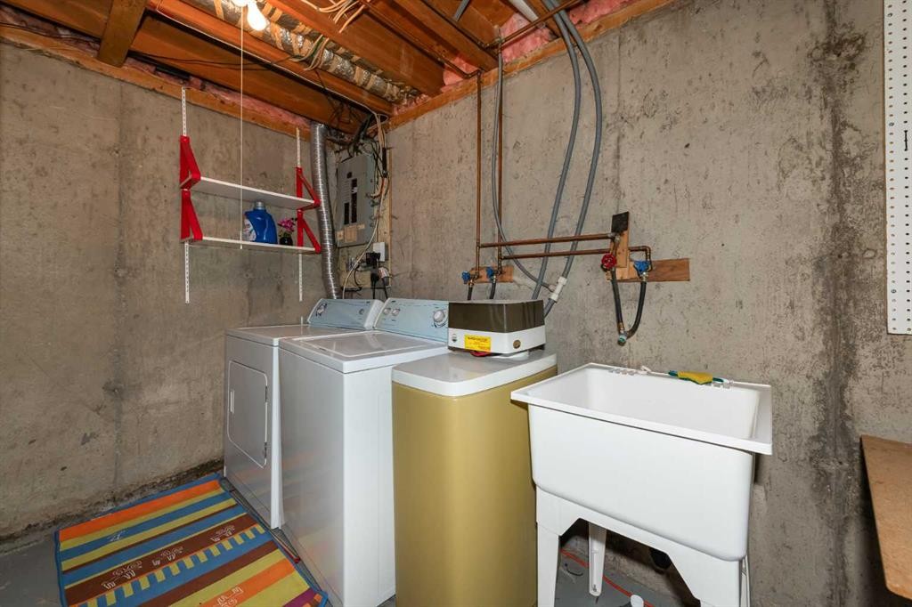 78 Queen Anne Close Se, Calgary, AB - Indoor