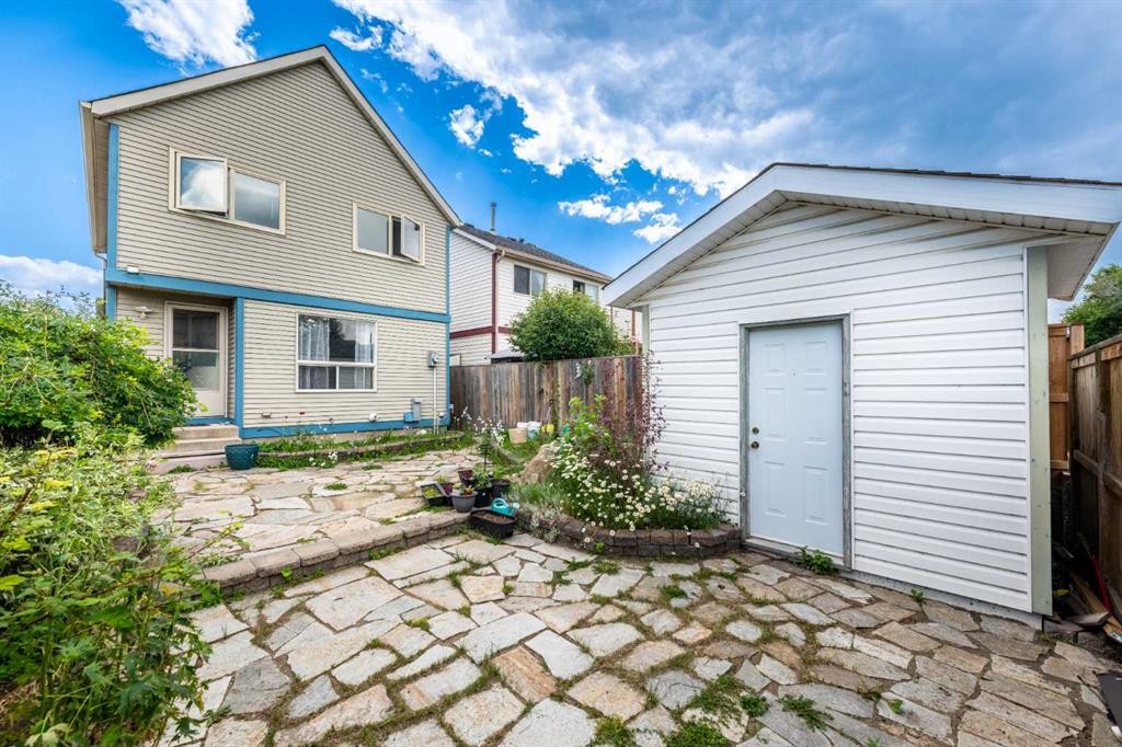 78 Queen Anne Close Se, Calgary, AB - Outdoor With Exterior
