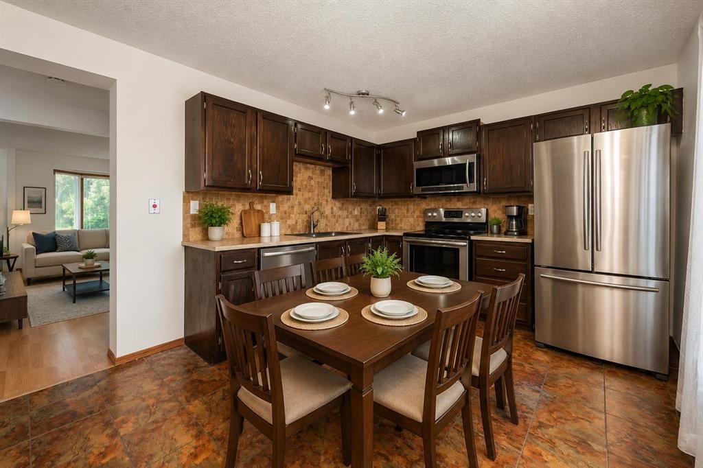78 Queen Anne Close Se, Calgary, AB - Indoor