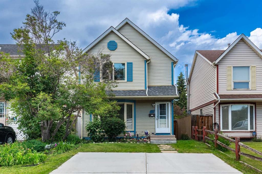 78 Queen Anne Close Se, Calgary, AB - Outdoor