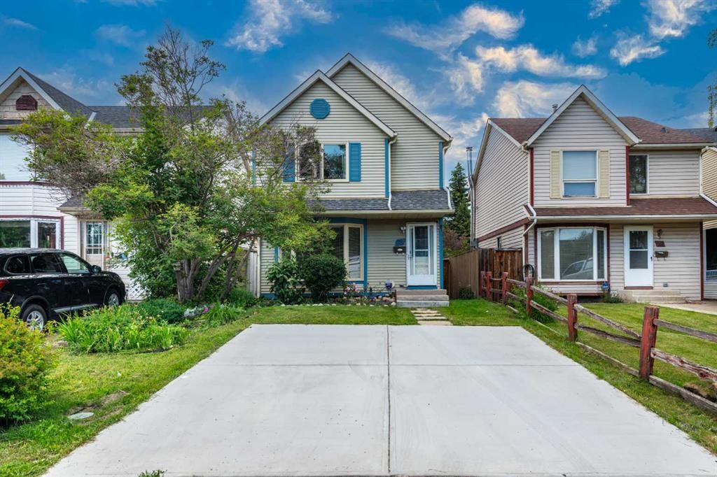 78 Queen Anne Close Se, Calgary, AB - Outdoor With Facade