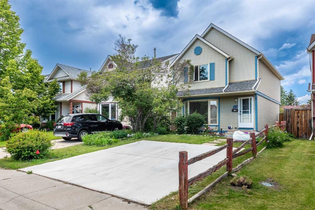 78 Queen Anne Close Se, Calgary, AB - Outdoor With Facade