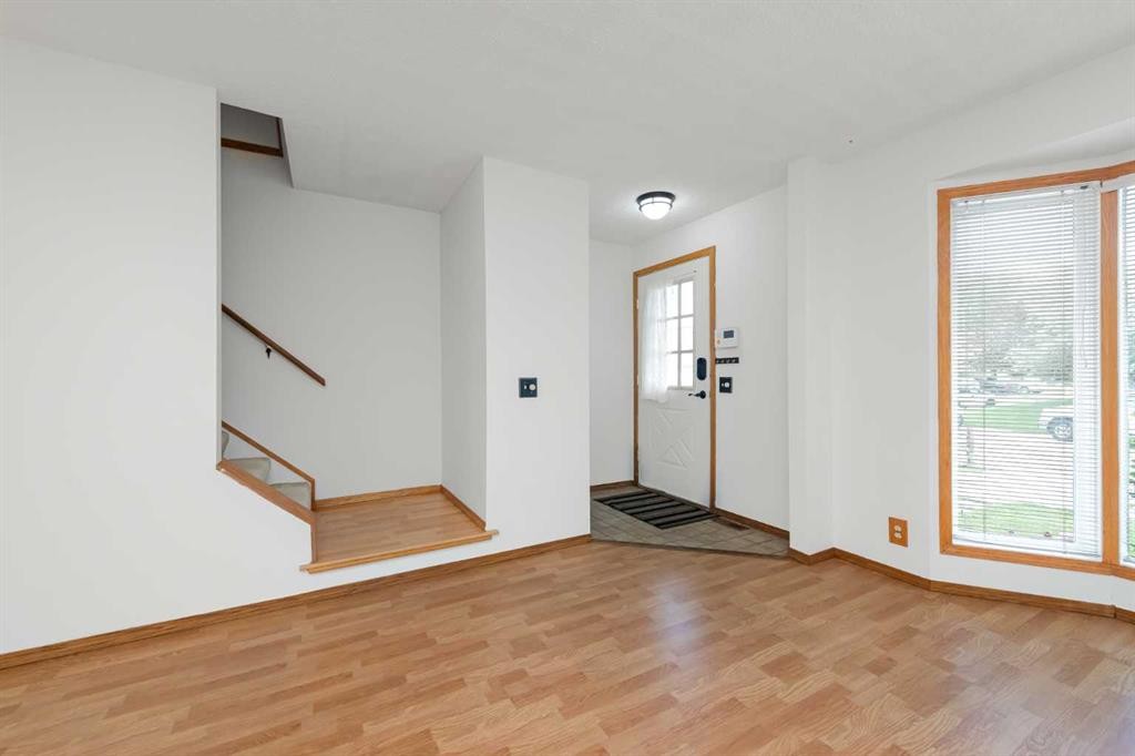 78 Queen Anne Close Se, Calgary, AB - Indoor Photo Showing Other Room