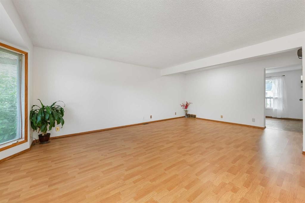 78 Queen Anne Close Se, Calgary, AB - Indoor Photo Showing Other Room