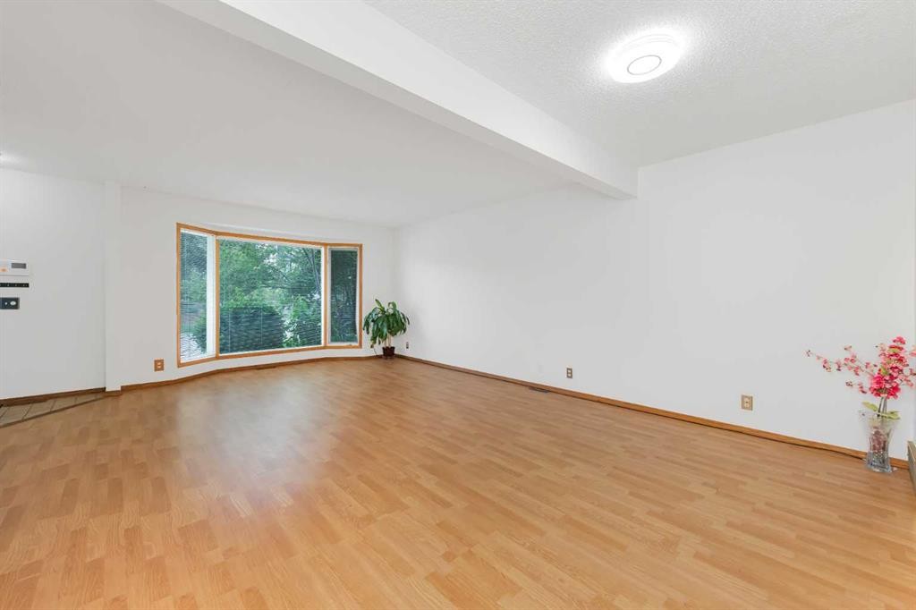 78 Queen Anne Close Se, Calgary, AB - Indoor Photo Showing Other Room