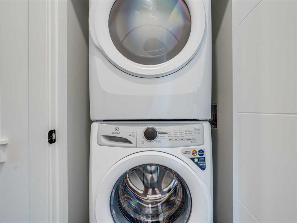 6106-200 Southridge Drive, Okotoks, AB - Indoor Photo Showing Laundry Room