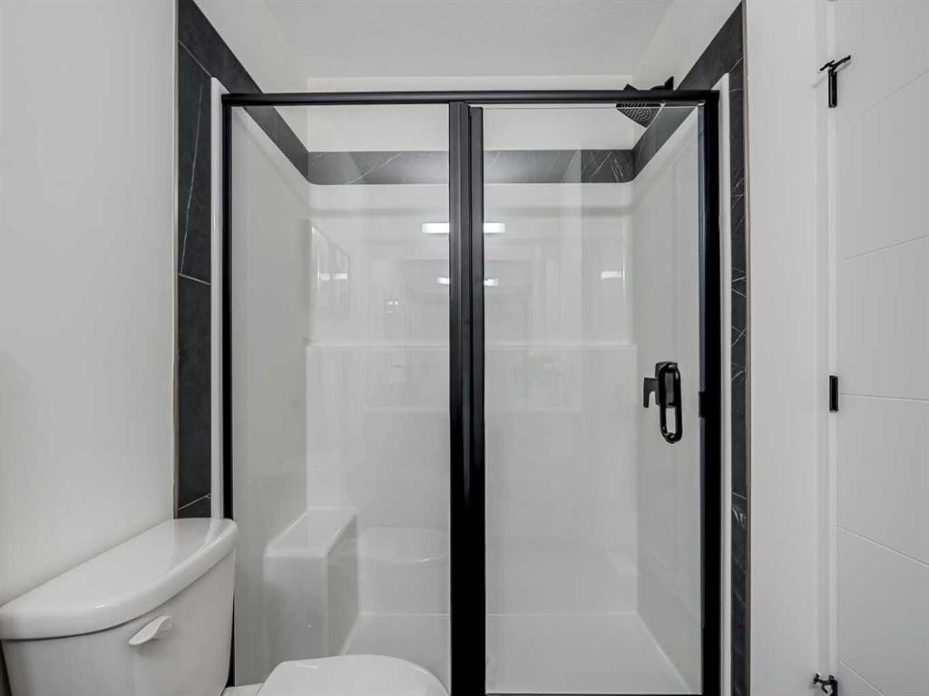 6106-200 Southridge Drive, Okotoks, AB - Indoor Photo Showing Bathroom