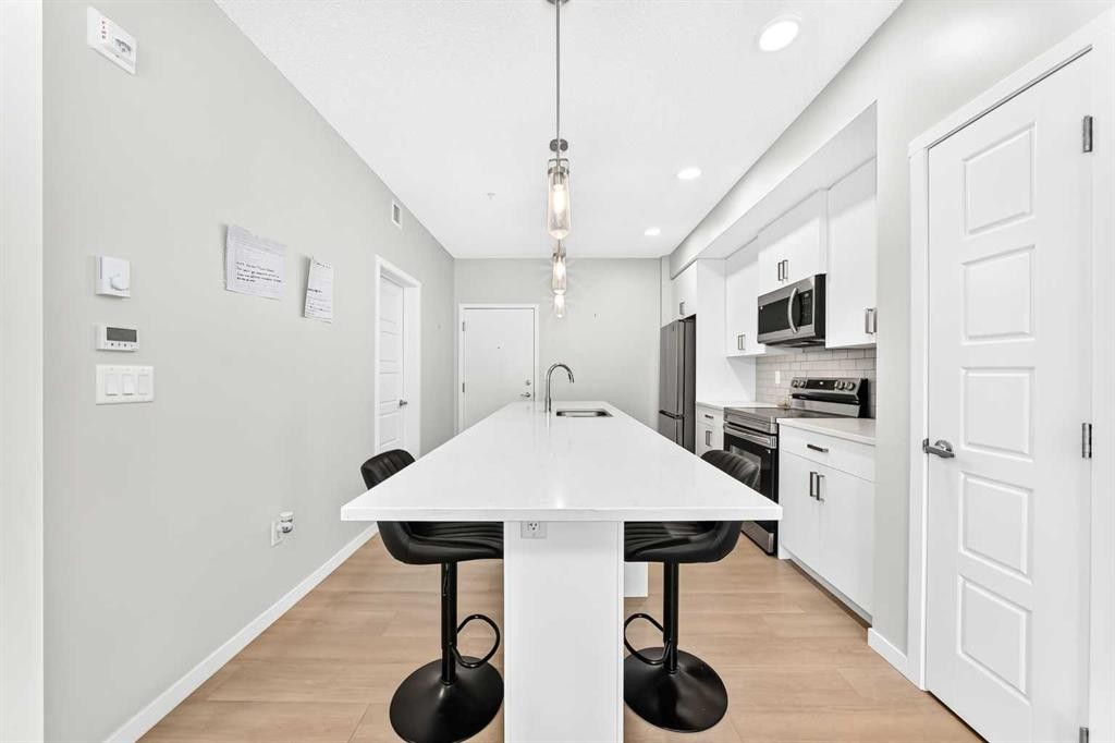 3211-33 Carringham Gate Nw, Calgary, AB