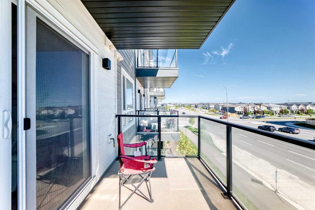 3211-33 Carringham Gate Nw, Calgary, AB