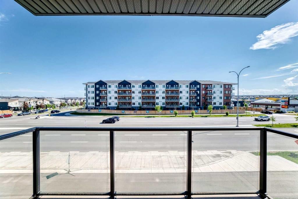 3211-33 Carringham Gate Nw, Calgary, AB