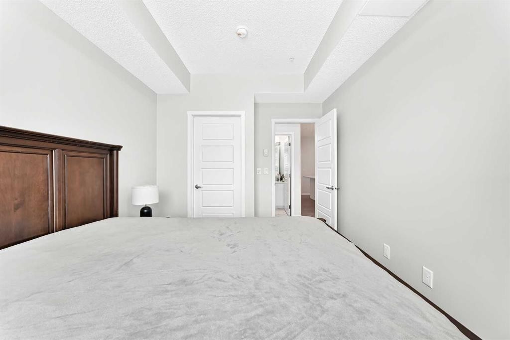 3211-33 Carringham Gate Nw, Calgary, AB