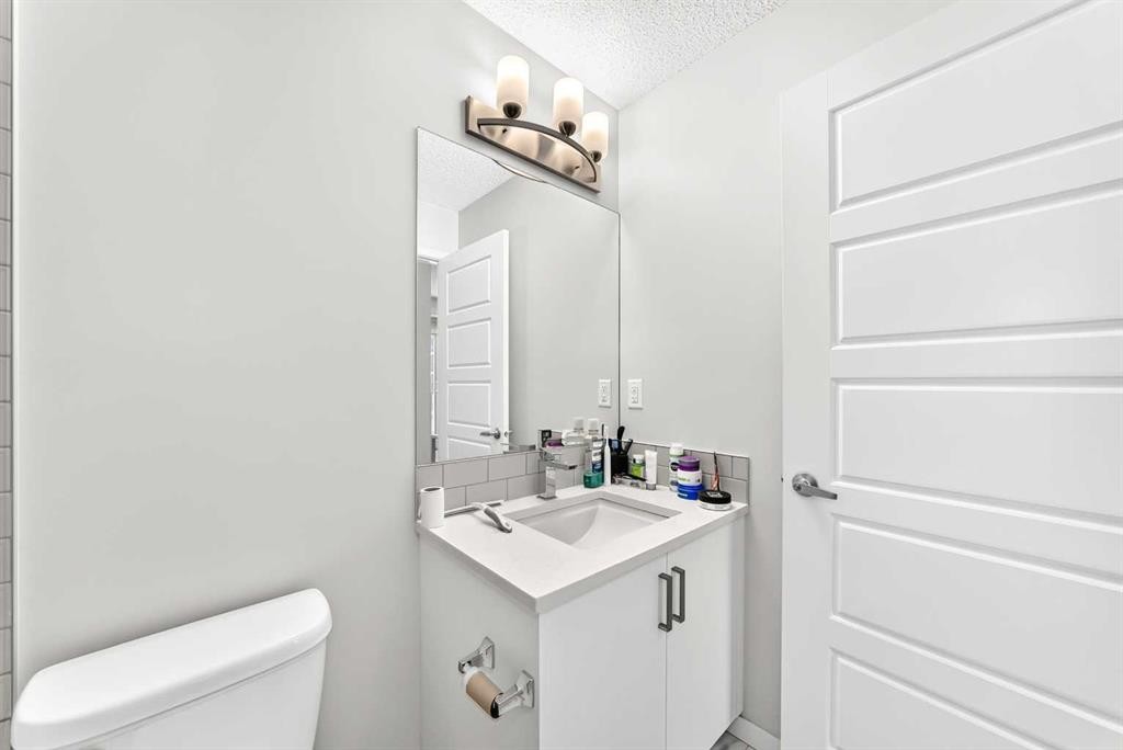 3211-33 Carringham Gate Nw, Calgary, AB